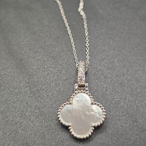 ✨ Mother of Pearl Clover Pendant Necklace – Sterling Silver & Moissanite ✨